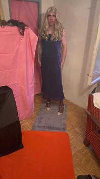 Pelatihan cat walk sissy crossdresser
