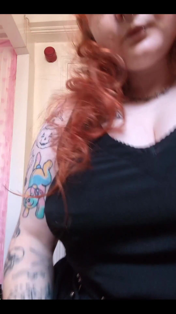 Bunny Royle: Striptease e brincando com meus peitos grandes e saltitantes eu...