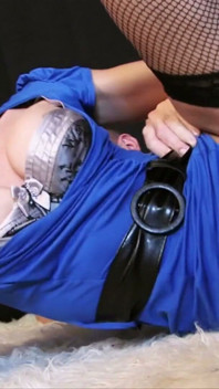 Sexy blonďatá milf manželka Samantha Shaw kouří sexy před jejím hřebcem Bwc Balls Deep Doggystyle