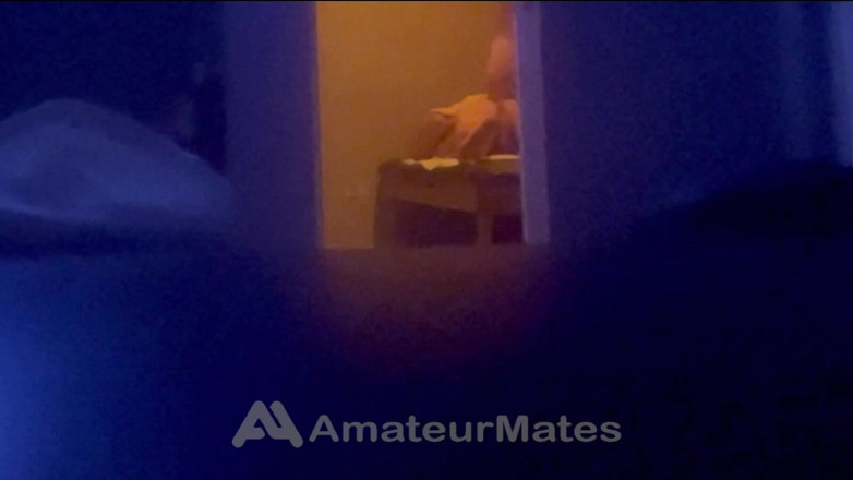 AmateurMates: Twink trezit de tatăl său vitreg pentru o sesiune rapidă,...