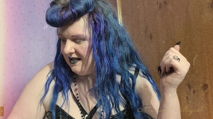 Mxtress Valleycat: Goth Ghoulfriend Picks Your Halloween Costume
