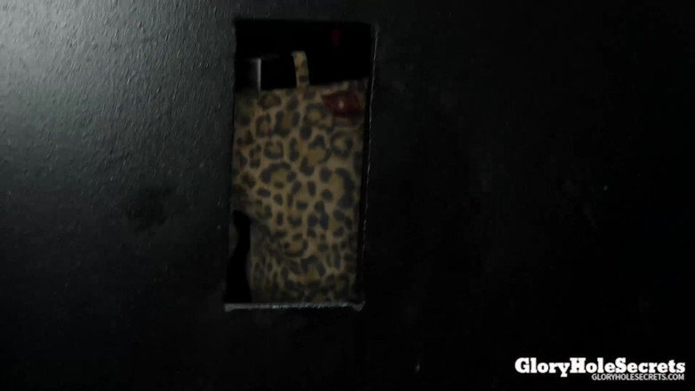 Glory Hole Secrets: Blonde MILF mit riesigen titten lutscht schwänze und fickt im...