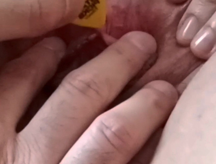sensualmalixxx: Masturbace s kytarou plectrum na klitorisu