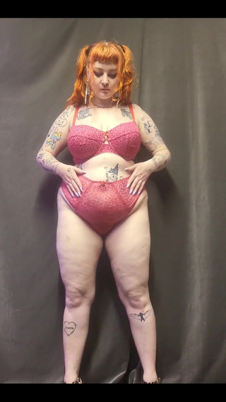 Bunny Royle: Visar dig alla mina sexiga vacklande bitar och kurvor