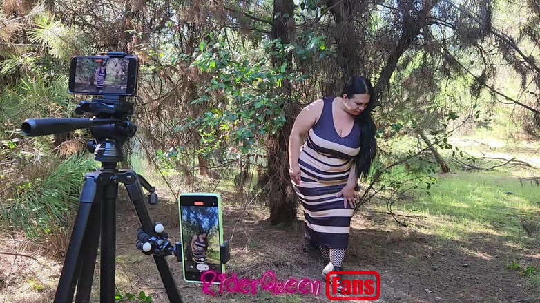 Riderqueen BBW Step Mom Latina Ebony: Riderqueen lagi sendirian di luar ruangan