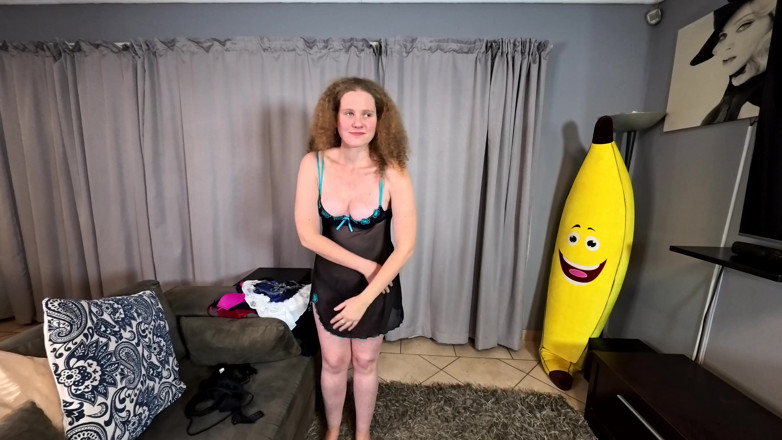 Kinky Taboo Me: Amateur milf - primera vez probar lencería en el recorrido