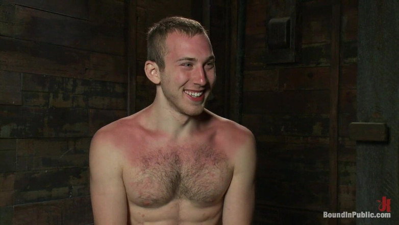 Bound in public: Cody Allen - 알몸, 묶고, 지퍼로, 공공 장소에서 굴욕