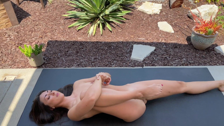 Erotic Art: Gg Does Yoga