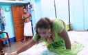 Queen star Desi: Сексуальная бхабхи с большими сиськами Mallu делает работу дома - Deborji не контролирует себя, видя ее