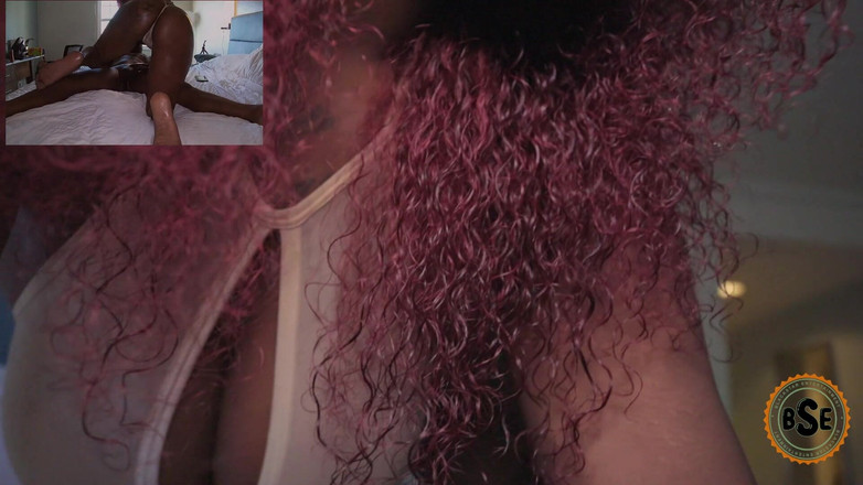 Blackstar xxx: Une grosse salope se fait sucer le dos par un...