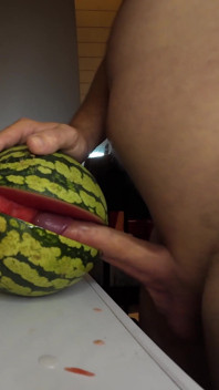 Il mio modo di essere un vegano. Scopando un anguria