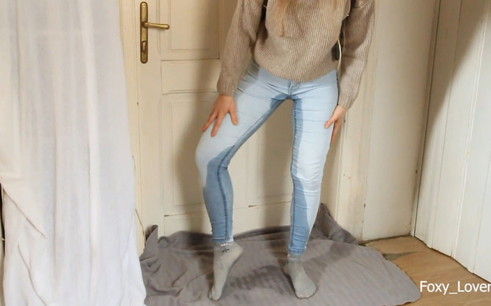 Foxy_Lovers: Mi sono fatto sborrare in jeans mentre aspettavo il bagno