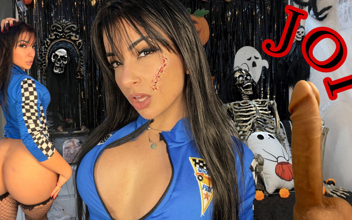 Emanuelly Raquel: Halloween JOI vedená ruční práce s Emnauelly Raquel, která škádlí a...