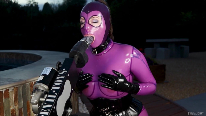 Cristal Kinky: Cristal, poupée en caoutchouc lilas perverse, machine à baiser en solo à...