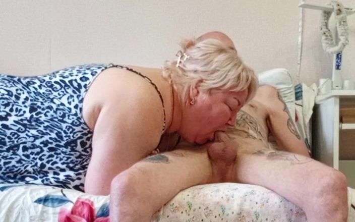 Zona901: Freundin lutscht schwanz und bekommt heißes sperma in ihren hals