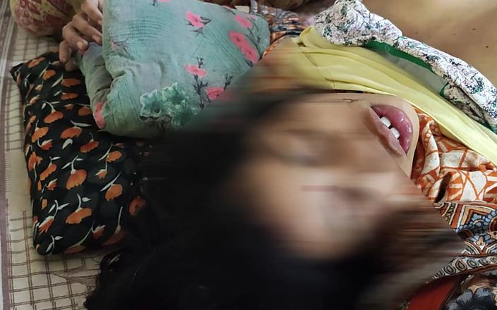 Sakshi Raniii: 印度先天继母在卧室里疯狂地干了继子的阴户