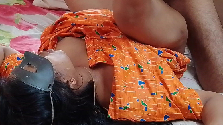 LEGSCOUPLE12: Indiana menina do interior é fodida por seu marido em casa