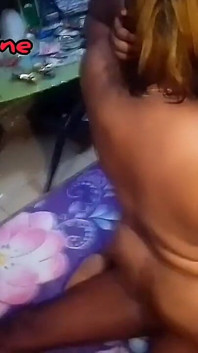 彼女は朝の暑いのが好き