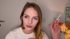 Naughty Natascha: Juste fumer