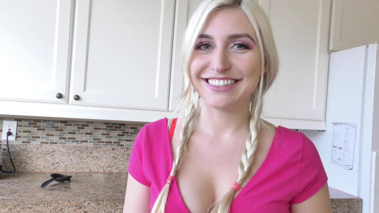 Perv Milfs n Teens: Xandra Sixx трахає свого вітчима, як повію, тому що вона вийшла з його карти