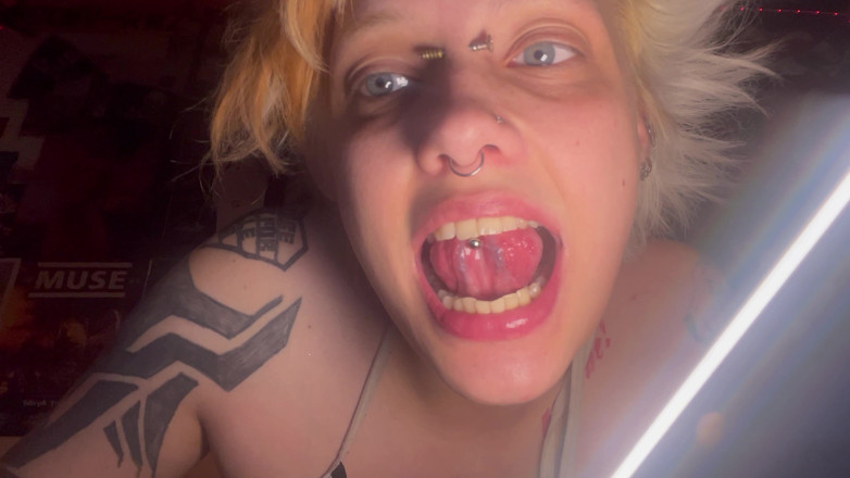 Glitterqueen1999: Goth Girl No Makeup Mouth Tour! Tongue Teeth 