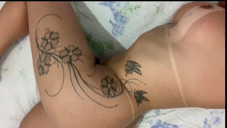 Agatha Lyra: Heißer Handjob zur Mittagszeit.