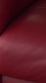 Paige Ashley, uma namorada safada com uma vagina raspada e cabelo dourado é excitada por um pau na buceta