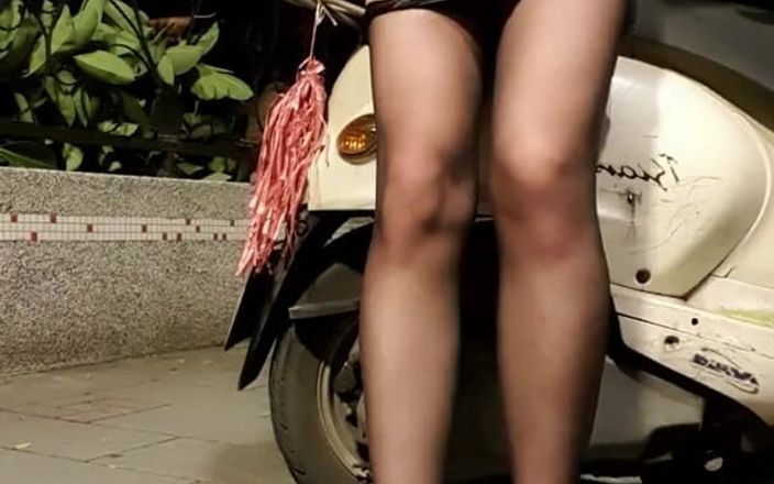 Taiwan CD girl: Шмалеттинг офисной дамы мастурбирует на улице