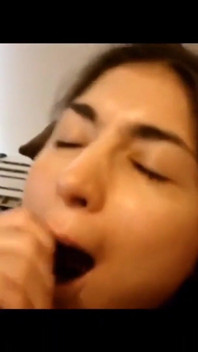 Probuď mě. Šukej mě do obličeje. Nakrm mě mrdkou ...