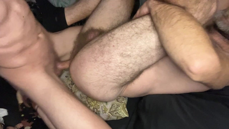 MaxHotty: 꽉 끼는 털복숭이 아빠