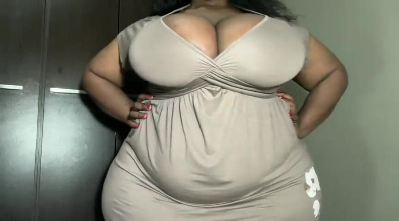 Legendary Booty Overdose: Awek montel hitam merintih memuaskan dirinya di atas katil