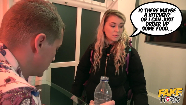 Fake Hostel: Fake Hostel - Misha Cross, routard polonais sexy, taille une pipe...