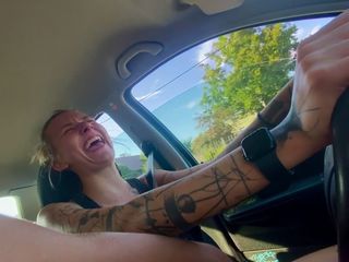Cur1ouscoup: Playing with Her Pussy While She&#039;s Driving so Wet She...