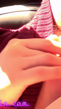 Gracelynn Moans se masturba no caminho de casa do trabalho