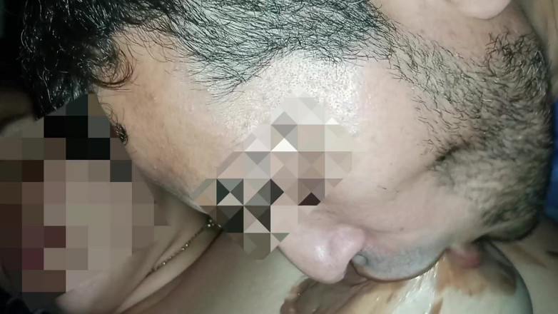 Kriztalyaram: Suami Saya Mengisap Payudara Alami Besar Saya Yang Penuh Dengan...