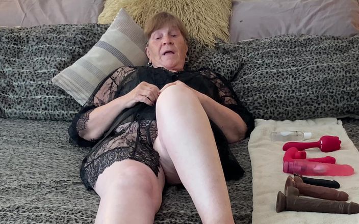 Carmen Angel: Oma is terug in het zwart 2 dildo dubbele penetratie en...