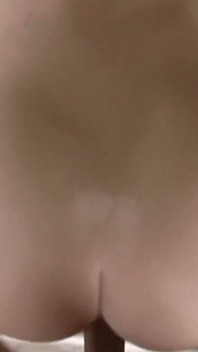 POV pohled na její záda z zákulisí zezadu je prostě úžasně dobrý