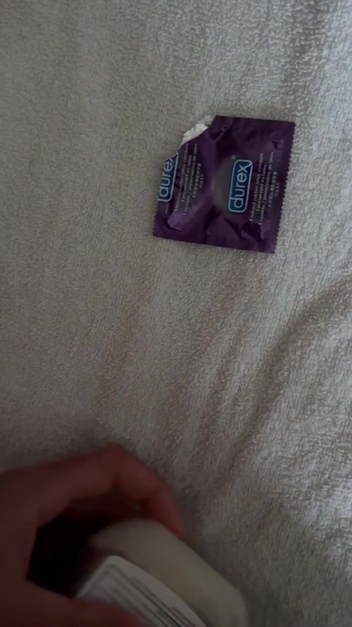 Gay Soldier Stuff: Masturbándome en mi uniforme completo con un juguete usando un...