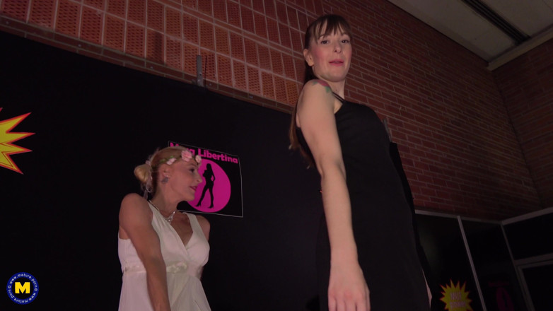 Mature NL: Musa Libertina &amp; ihre Mädchen leben auf der bühne, 1 volle stunde...