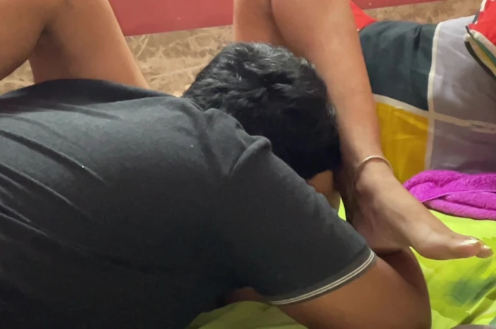 Apple Porn: First Time Anal Sex Experienced by 18 Year Old Teen Girl
