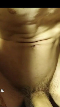 Il giovane ragazzo si versa con sborra