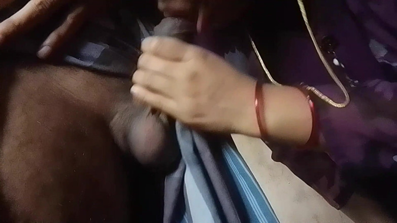 Bijukumar: tamil ganv ki larki kichan men apne pati ka land...