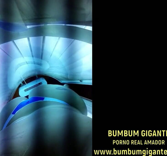 Camargo Hotwife: In the tanning machine showing off