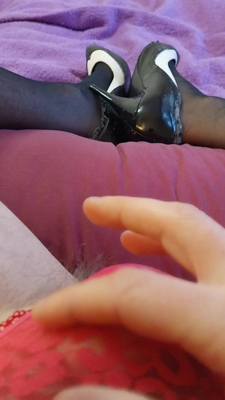 Cindy Belfast: Ejaculare în cur cu vibrator legat de clitoris și Sissygasm