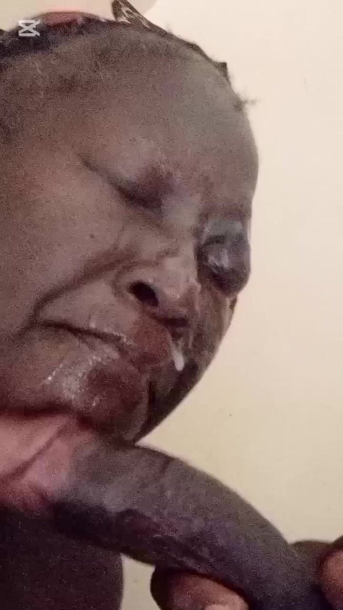 Londiq girls: İri Güzel Nine Torununa Gırtlağına Kadar Sakso Çekiyor Sikiliyor Ve Yüzüne...