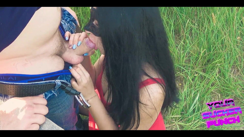 YSP Studio: 야외 공개 오럴과 정액 삼키기