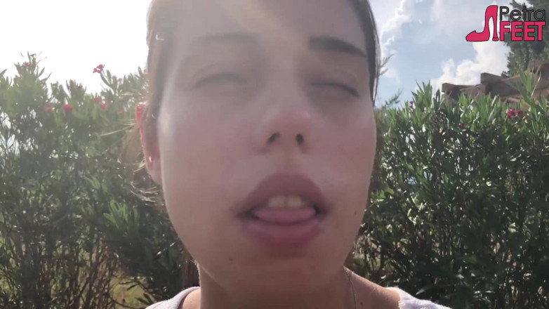 Smokin Fetish: Smoking on bench with hot teen