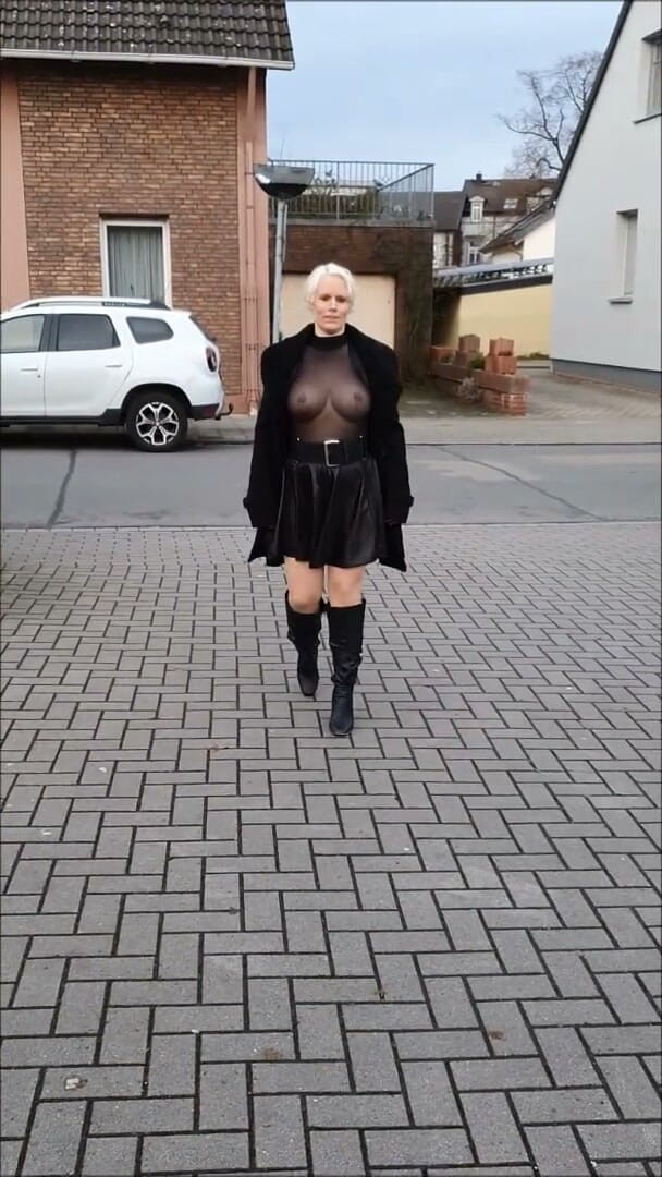 UserBitch1: Traversez Le Village À Pied