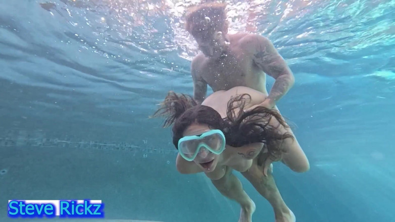 Steve Rickz: ดูดควยและเย็ดใต้น้ํา - เย็ดสระน้ําอย่างบ้าคลั่ง - Steve Rickz, Chloe Kreams