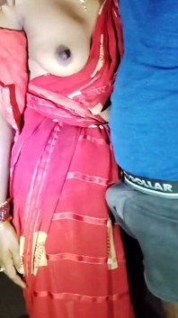 Hot Indian Desi Bhabhi Romance in Saree